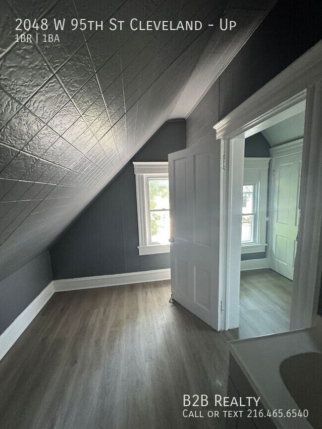 Building Photo - 2048 W 95th St