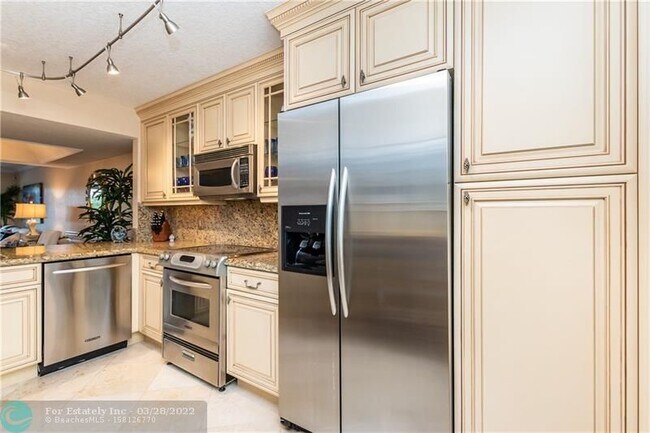 Building Photo - 270 Captains Walk