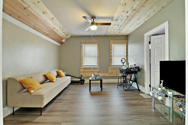 Building Photo - 5619 14th Ave