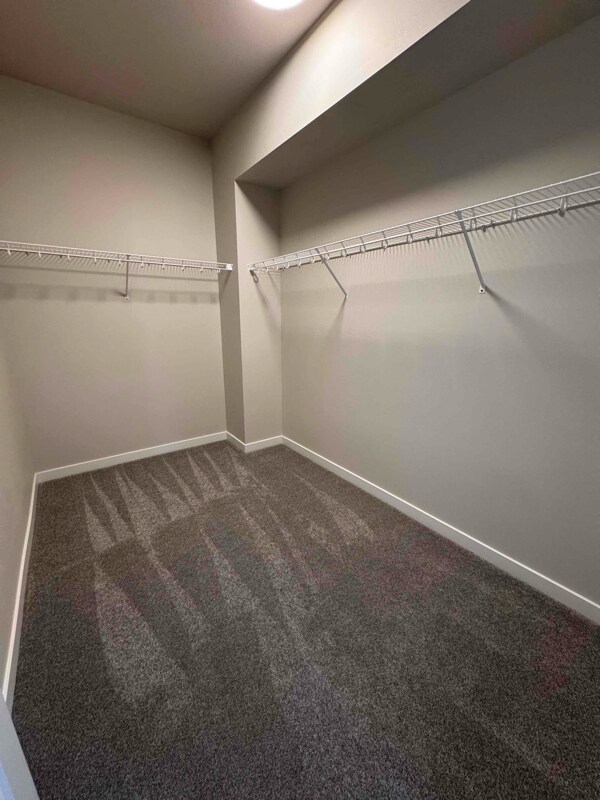 Building Photo - 966 E RR Ave