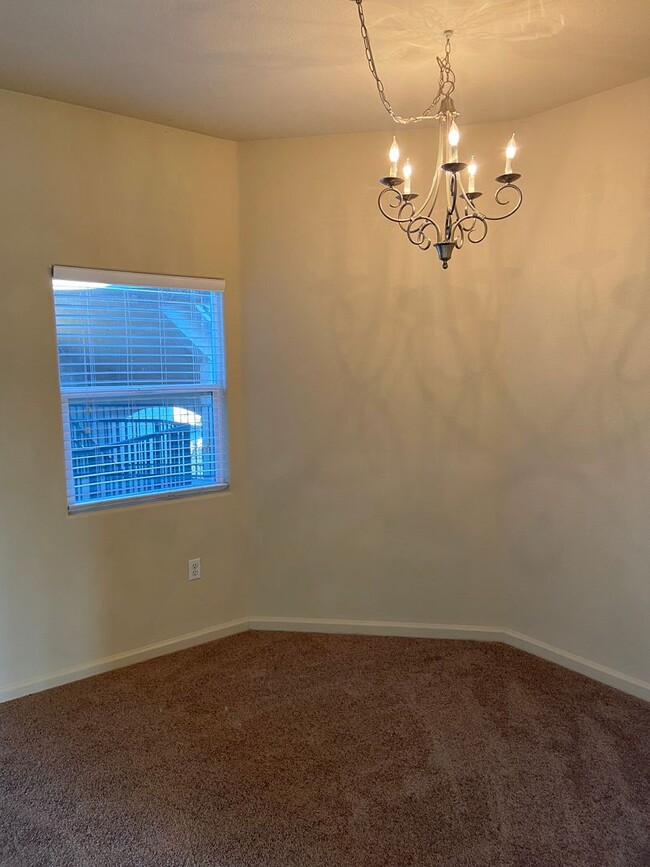 Building Photo - Gated 2 Bdrm, 2 Bath Condo in Folsom Madro...