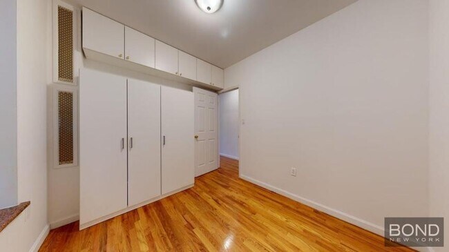 Building Photo - 4 bedroom in Manhattan NY 10003