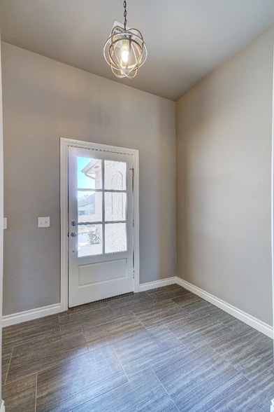 Building Photo - 2909 Tranquilo Ln