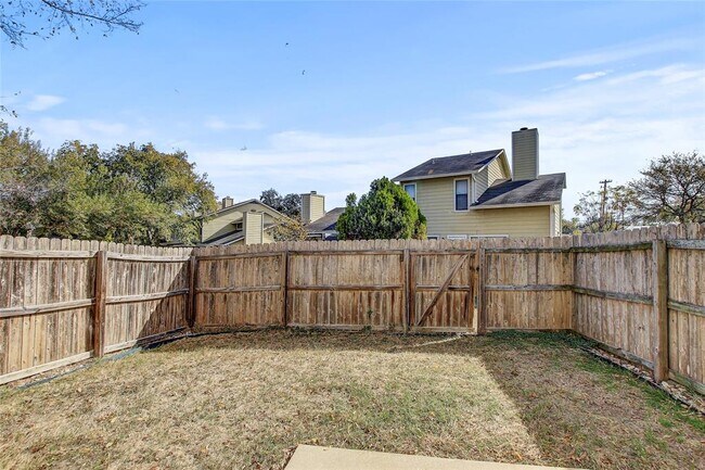 Building Photo - 512 Eberhart Ln
