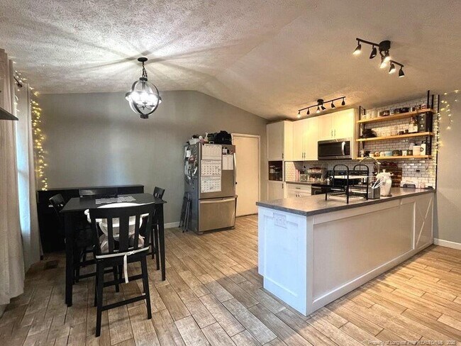 Building Photo - 627 Dowfield Dr