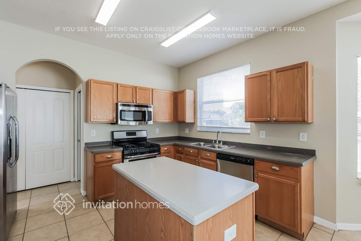 Building Photo - 12820 Standbridge Dr