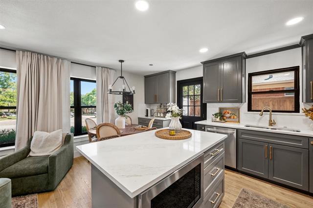 Building Photo - 6601 E Mockingbird Ln