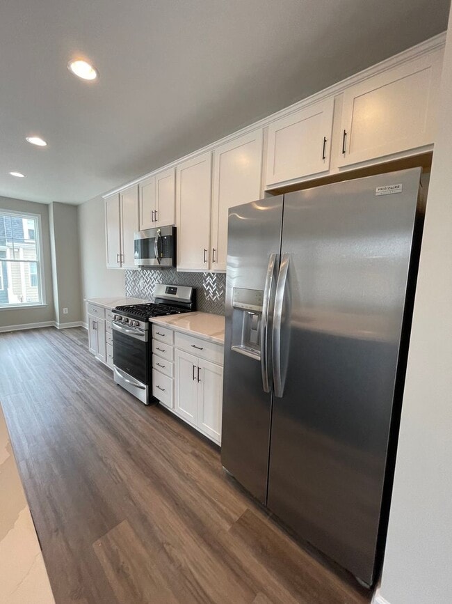 Building Photo - Townhouse for Rent in Preston Lake  *****F...
