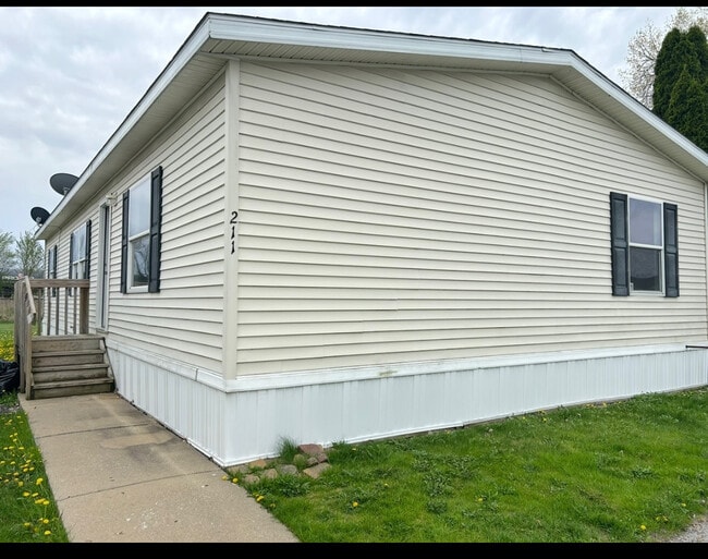 Primary Photo - 411 Park Ln