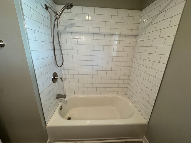 Building Photo - Available to Show