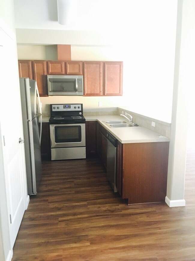 Building Photo - 1422-1422 Marigold Dr