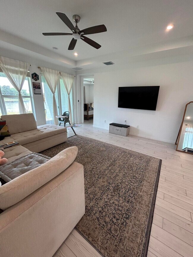 Building Photo - 12808 SW Eleanor Dr