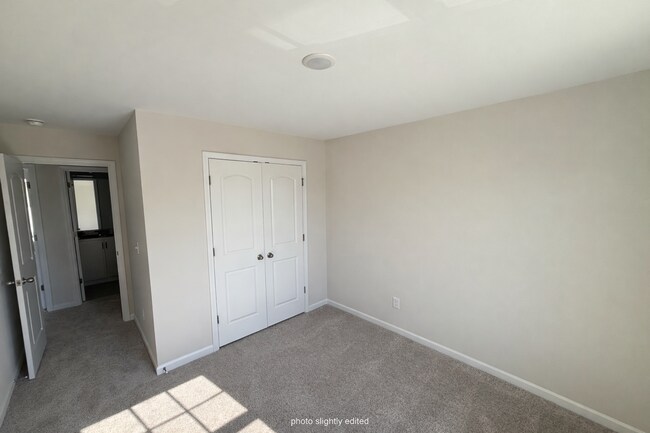 Building Photo - Three bedroom, 2.5 bath townhome in Whitsett