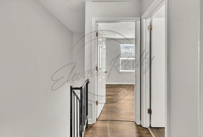 Building Photo - Two Bedroom Duplex near Trinity Hills in Nashville!