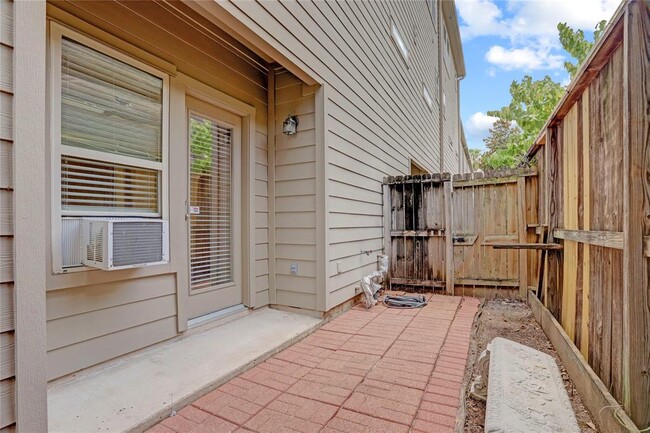 Building Photo - 5446 Crooms St