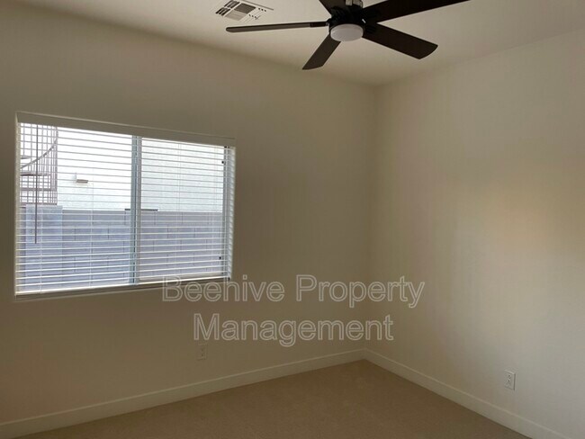 Building Photo - 3348 E Mayberry Ave