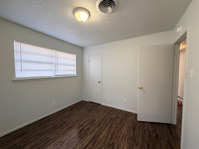 Building Photo - Three Bedroom Duplex