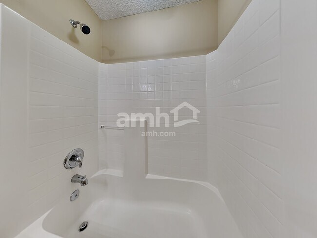 Building Photo - 235 Emerald Isle Dr