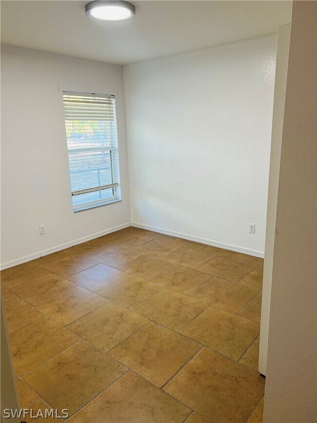 Building Photo - 3280 2nd Ave SE