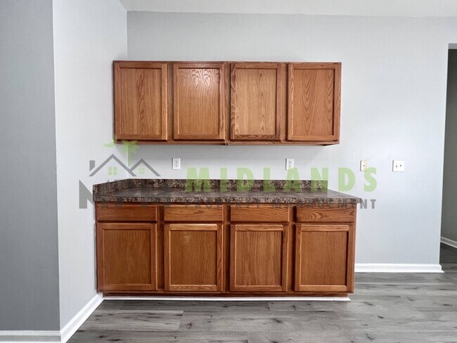 Building Photo - 523 Whitewater Dr