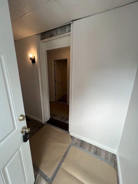 Building Photo - 313 Main St