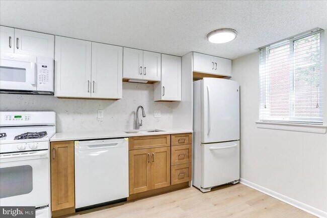 Building Photo - 11823 Breton Ct