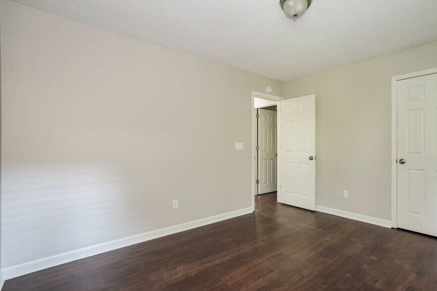 Building Photo - 1207 Cedarbend Dr