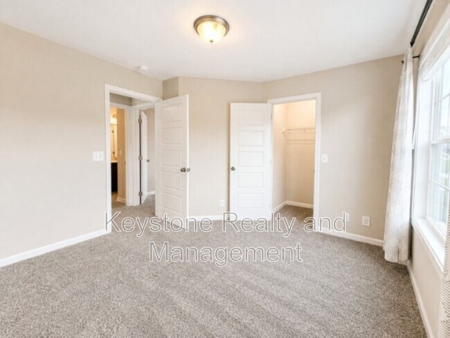 Building Photo - 384 Wingfield Dr