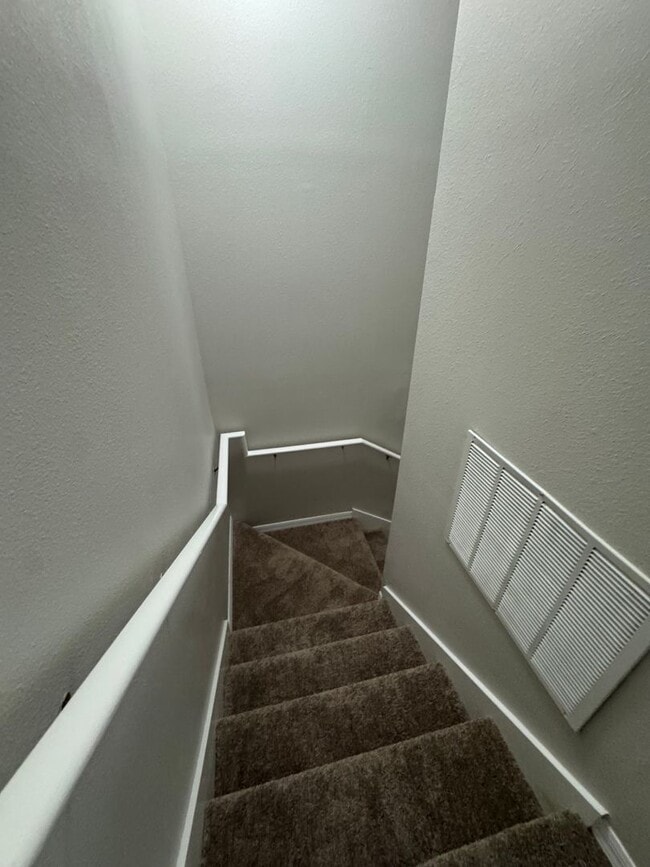 Building Photo - 3BD / 2.5BA Carriage Home