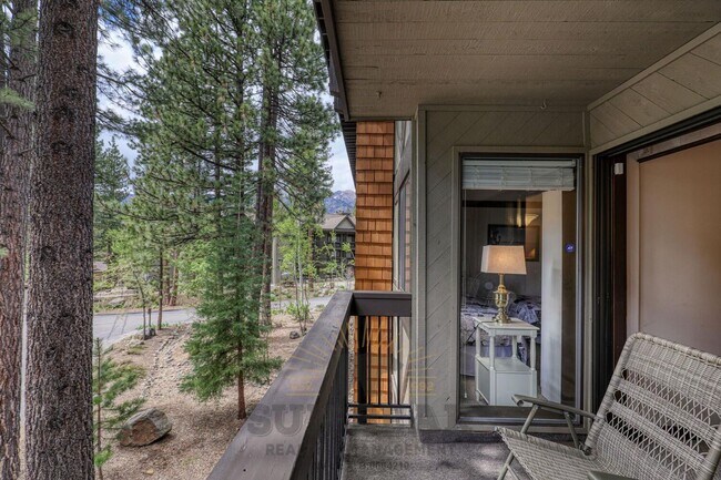 Building Photo - Adorable Condo w Elevator & Open Condo Garage