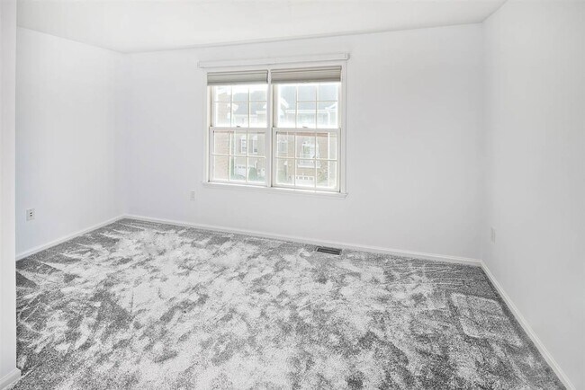Building Photo - 453 Albany Ct