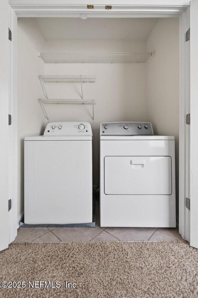 Building Photo - 411 Walnut Dr