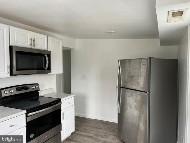 Building Photo - 3552 Lincoln Hwy