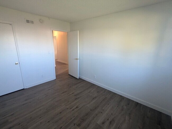 Building Photo - 4 Bedroom 2 Bathroom Single Story Home in Spring Valley