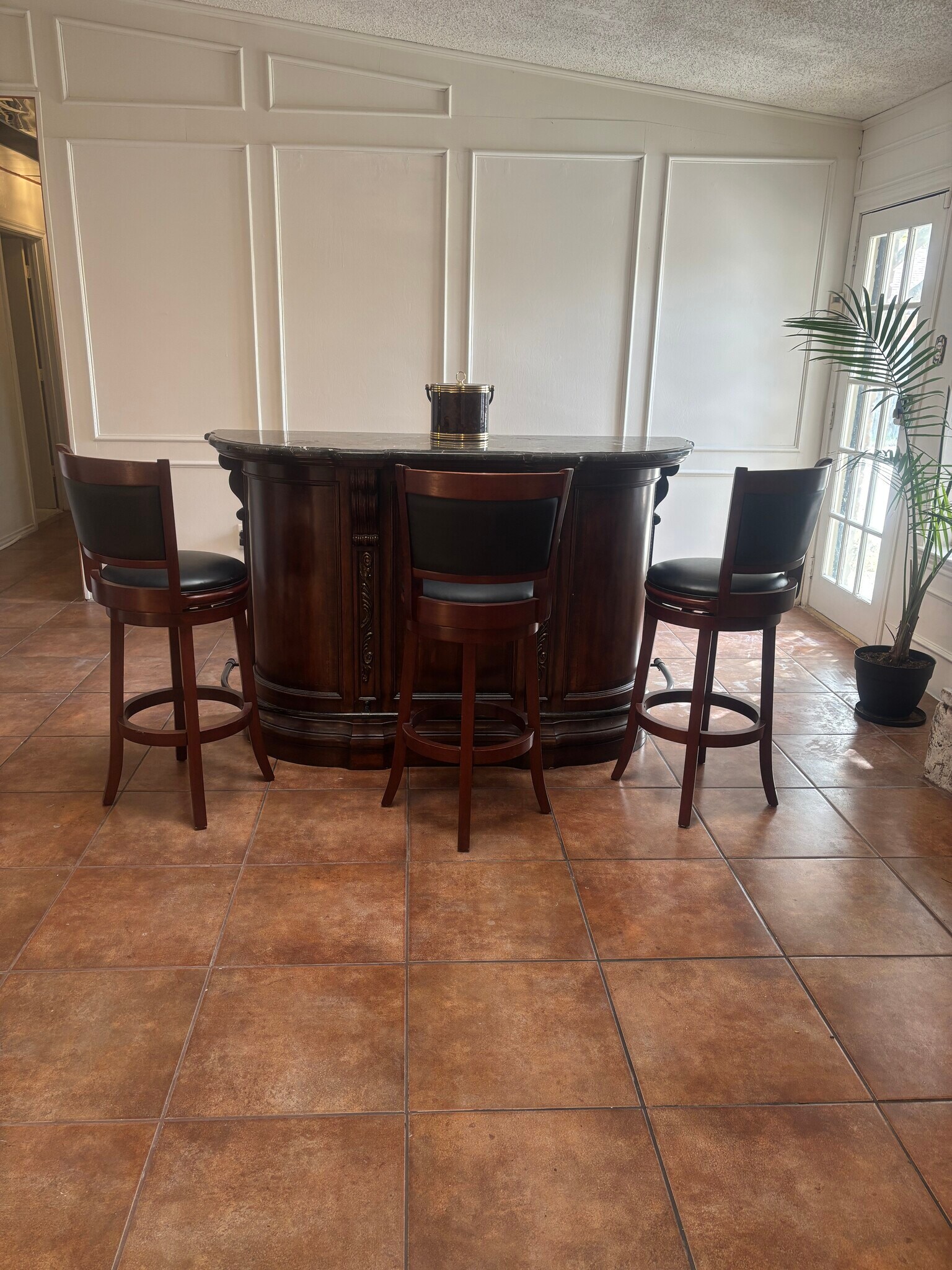 Building Photo - 310 Meadowlark Ln