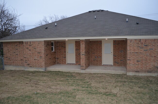Building Photo - 211 Coby Dr