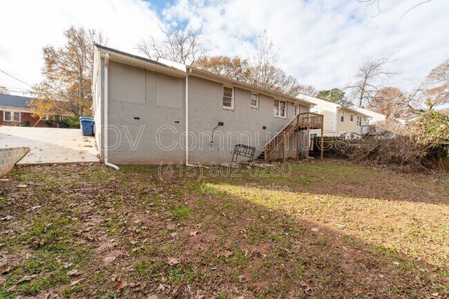Building Photo - 927 Byron Dr SW