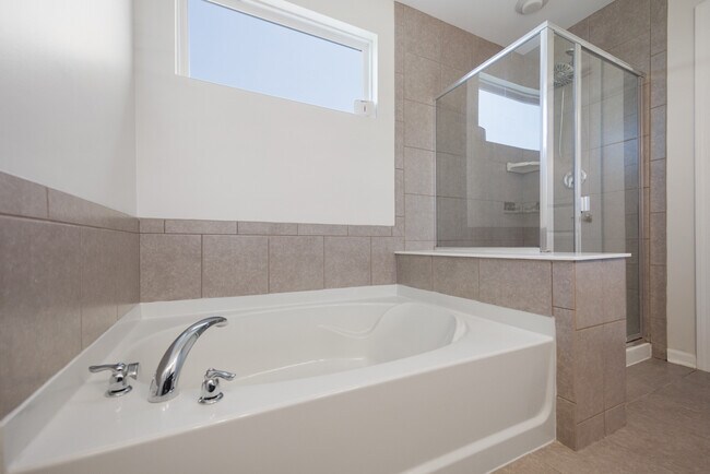 Building Photo - 2531 Basin Trail Ln