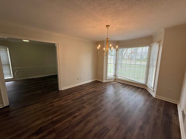 Building Photo - 3048 Sandy Creek Dr