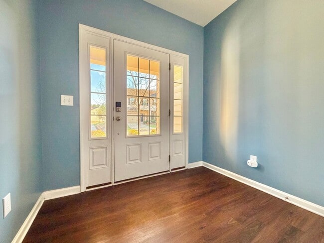 Building Photo - Updated 3BR Townhome | Community Pool, Gym, Pickleball, & Tennis Courts | Easy RTP Access