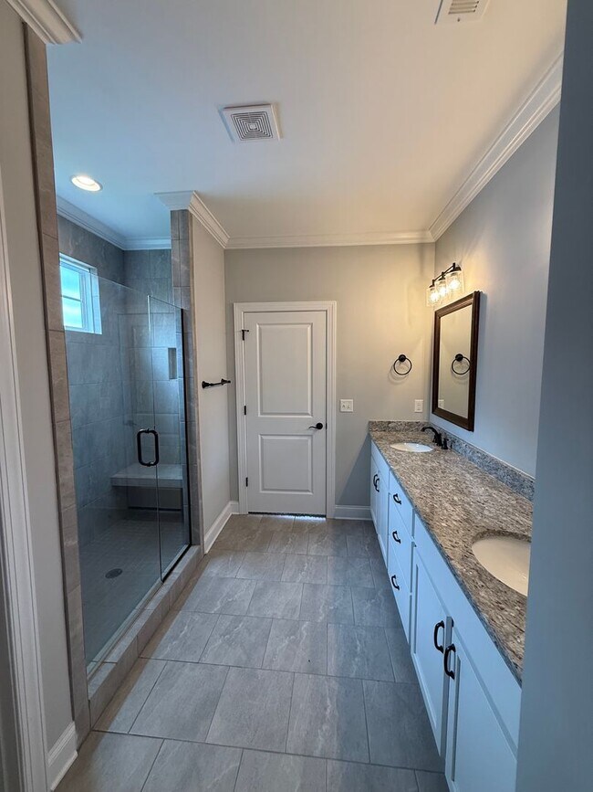 Building Photo - Ooltewah Gem! 3BR Home with Pool + Walking Trails