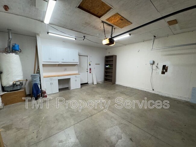 Building Photo - 301 Brimfield Ct