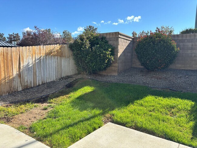Building Photo - BEAUTIFUL, SPACIOUS,  4 BEDROOM, 2 BATHROO...