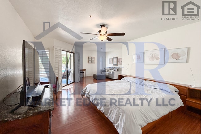 Building Photo - 3Bed/2Bath Furnished Home w/Stunning Backy...
