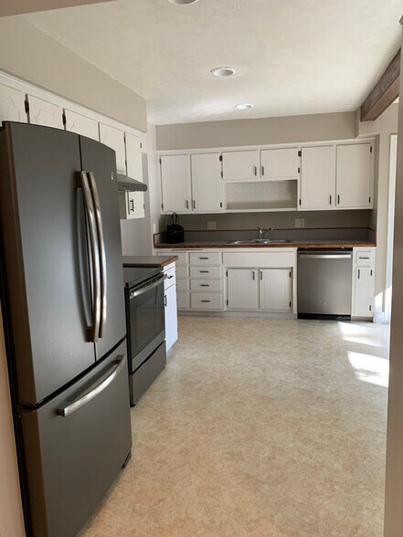 Building Photo - 3309 S 91st St