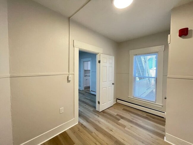 Building Photo - 49 Pennacook St