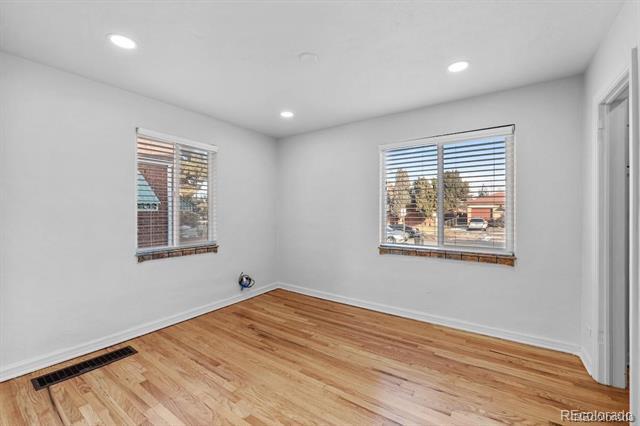Building Photo - 3085 Clermont St