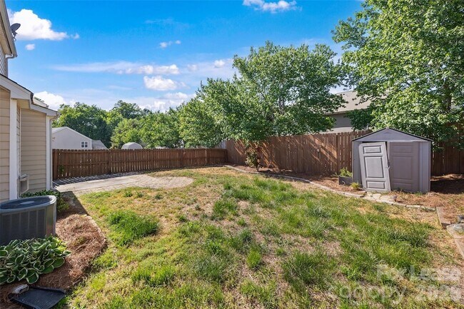 Building Photo - 2330 Mirage Pl