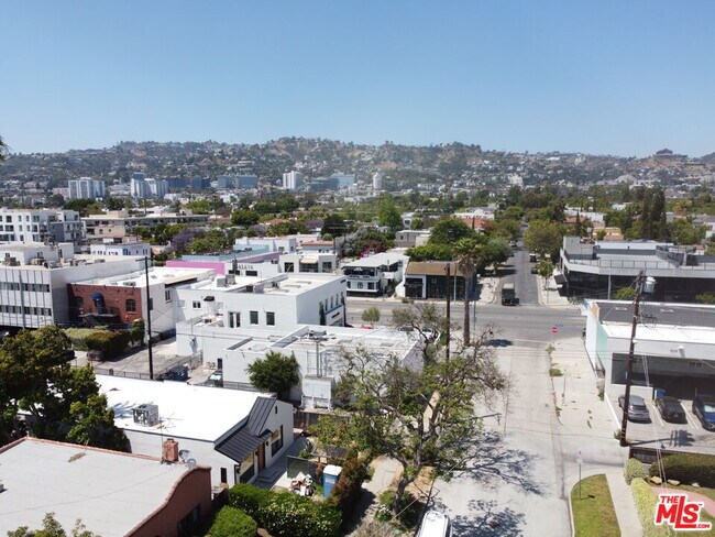 Building Photo - 642 N La Jolla Ave