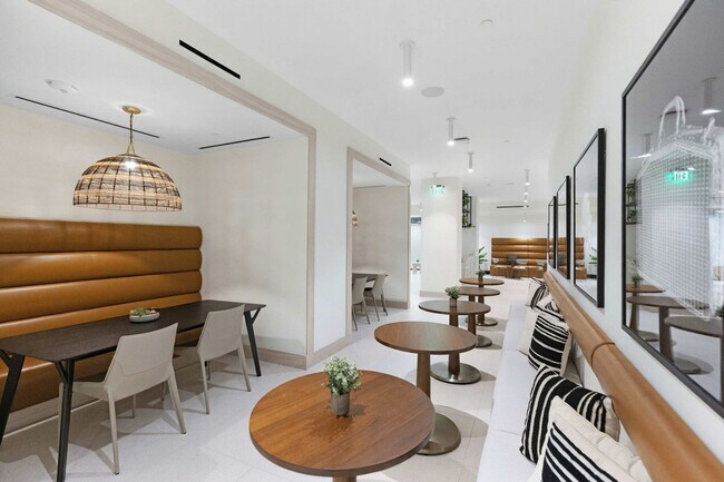 Building Photo - 225 N Miami Ave